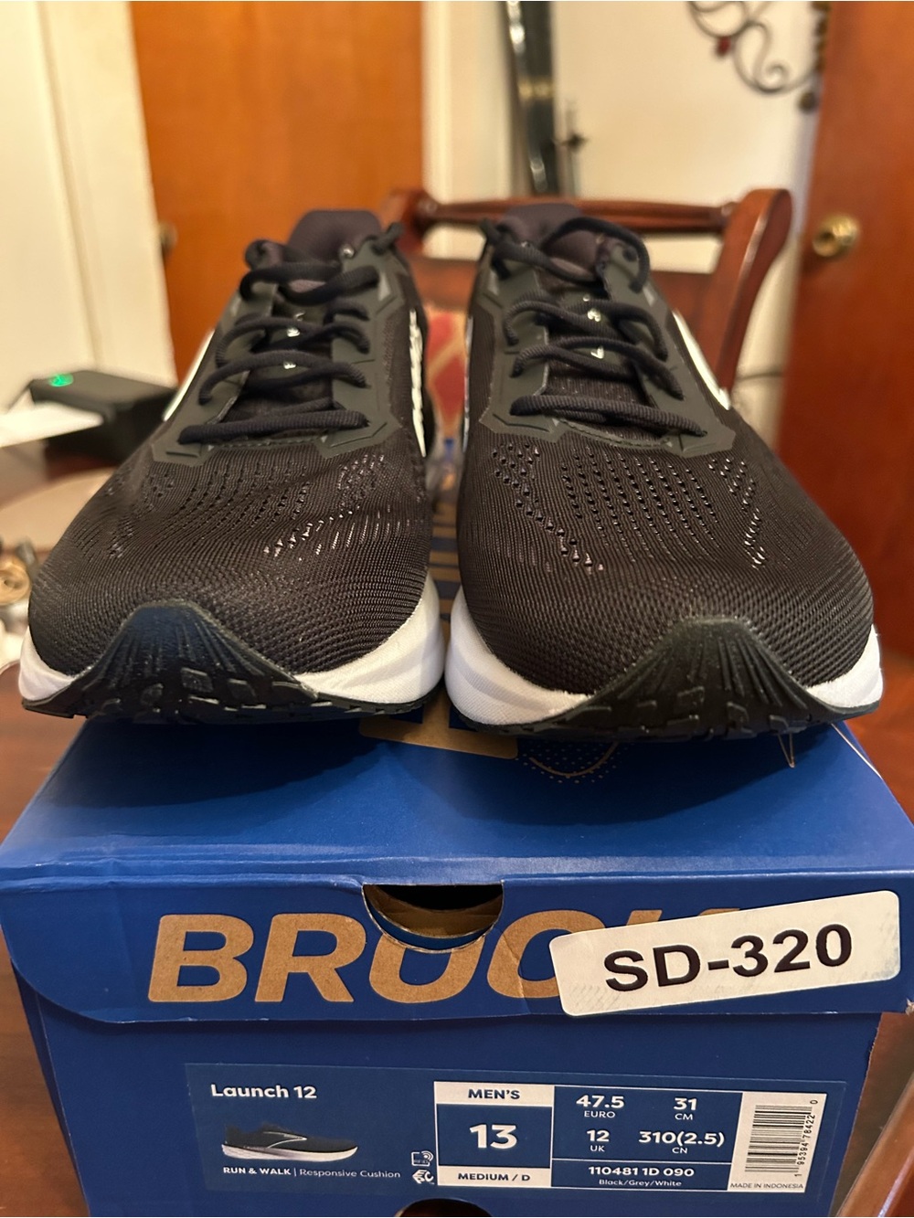 Brooks Launch 12 Men's Running Shoes - Black/White